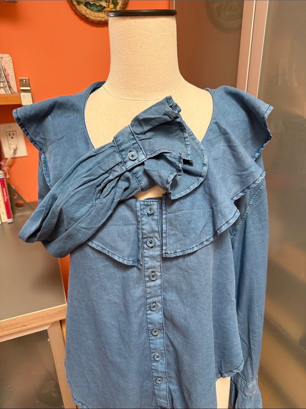 Free people NWT “We The Free “ demin Blue Ruffle-Trim Button-Front Blouse - Picture 3 of 6